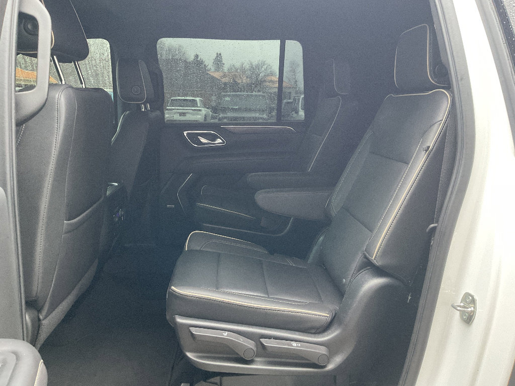 Used 2023 Chevrolet Suburban Premier image 9