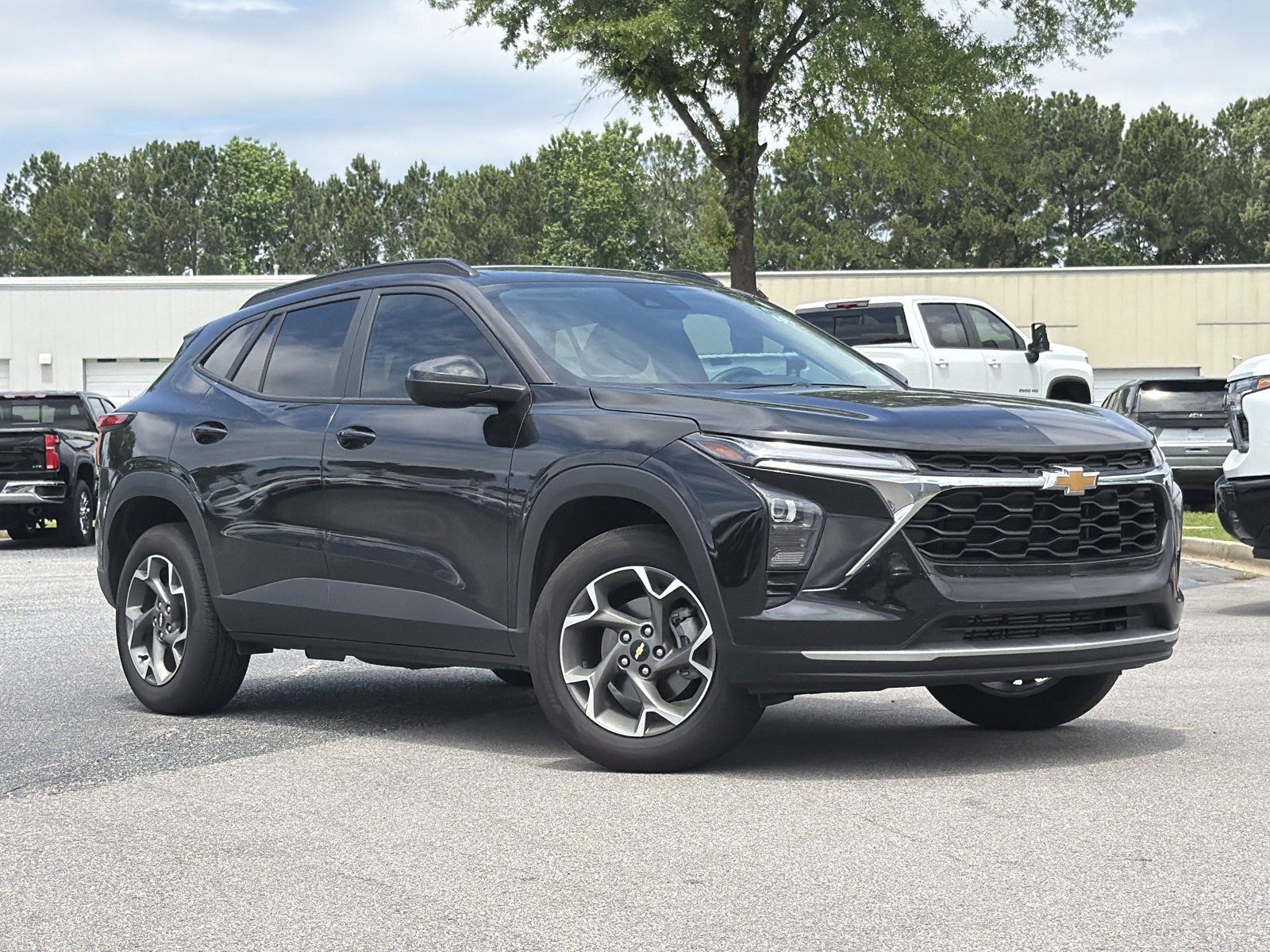 Used 2026 Chevrolet Trax LT w/ Driver Confidence Package FWD image 2