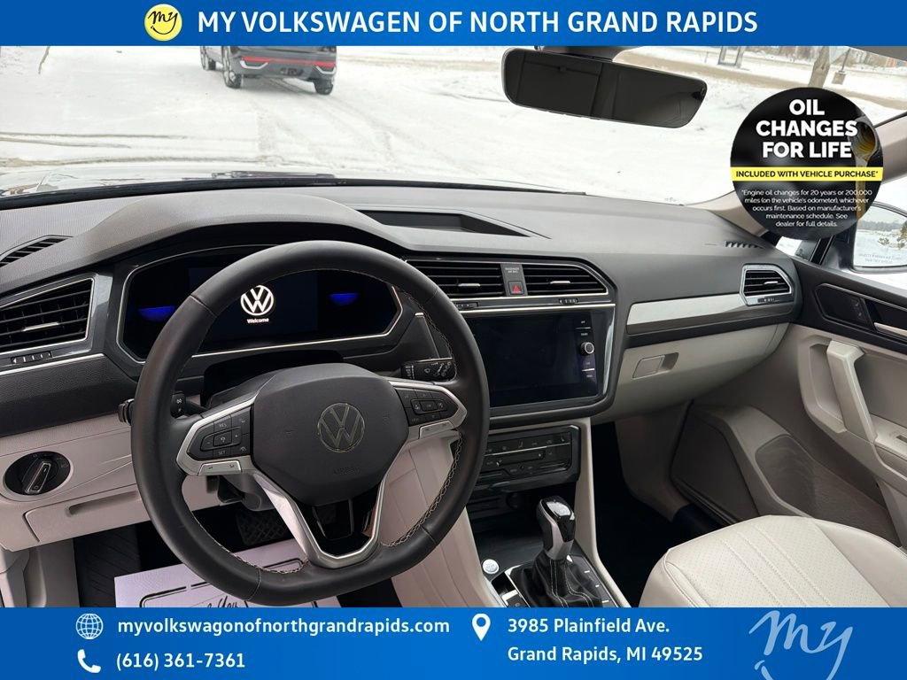 Used 2022 Volkswagen Tiguan SE w/ Panoramic Sunroof Package image 13