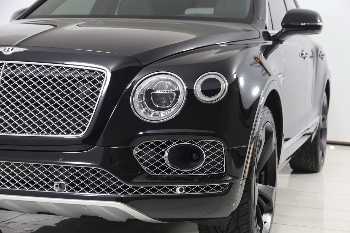 Used 2018 Bentley Bentayga AWD/4WD image 74