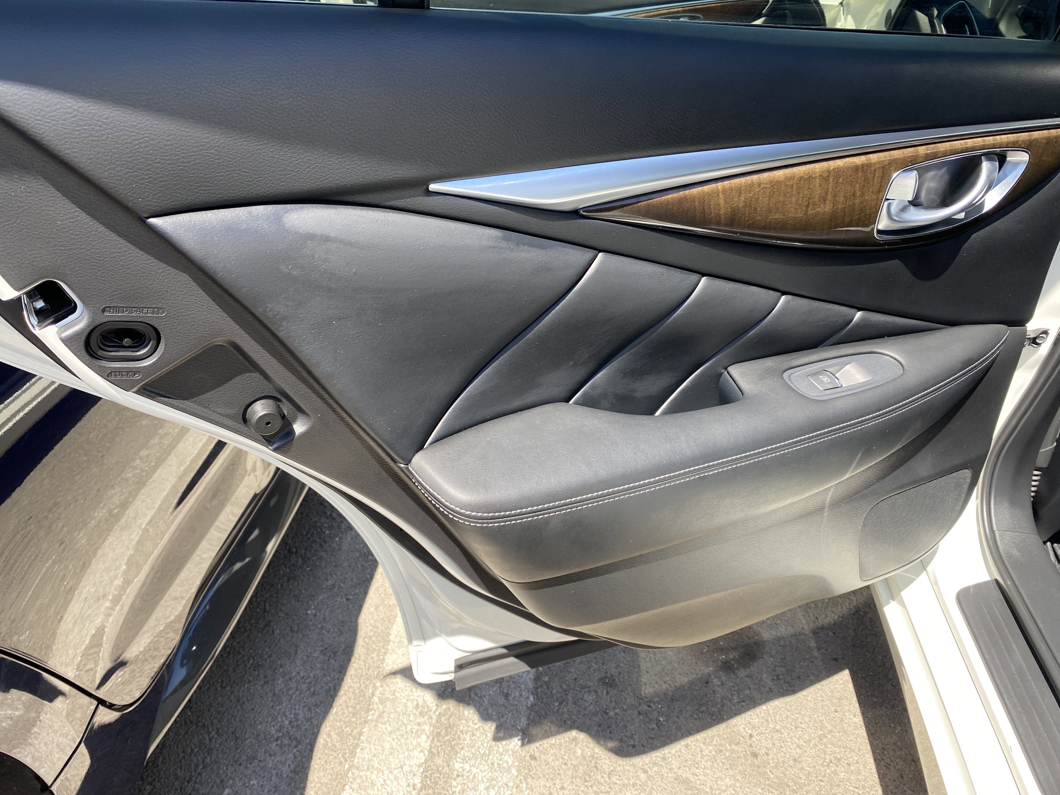 Used 2019 INFINITI Q50 Luxe w/ Essential Package (3.0T Luxe) RWD image 17