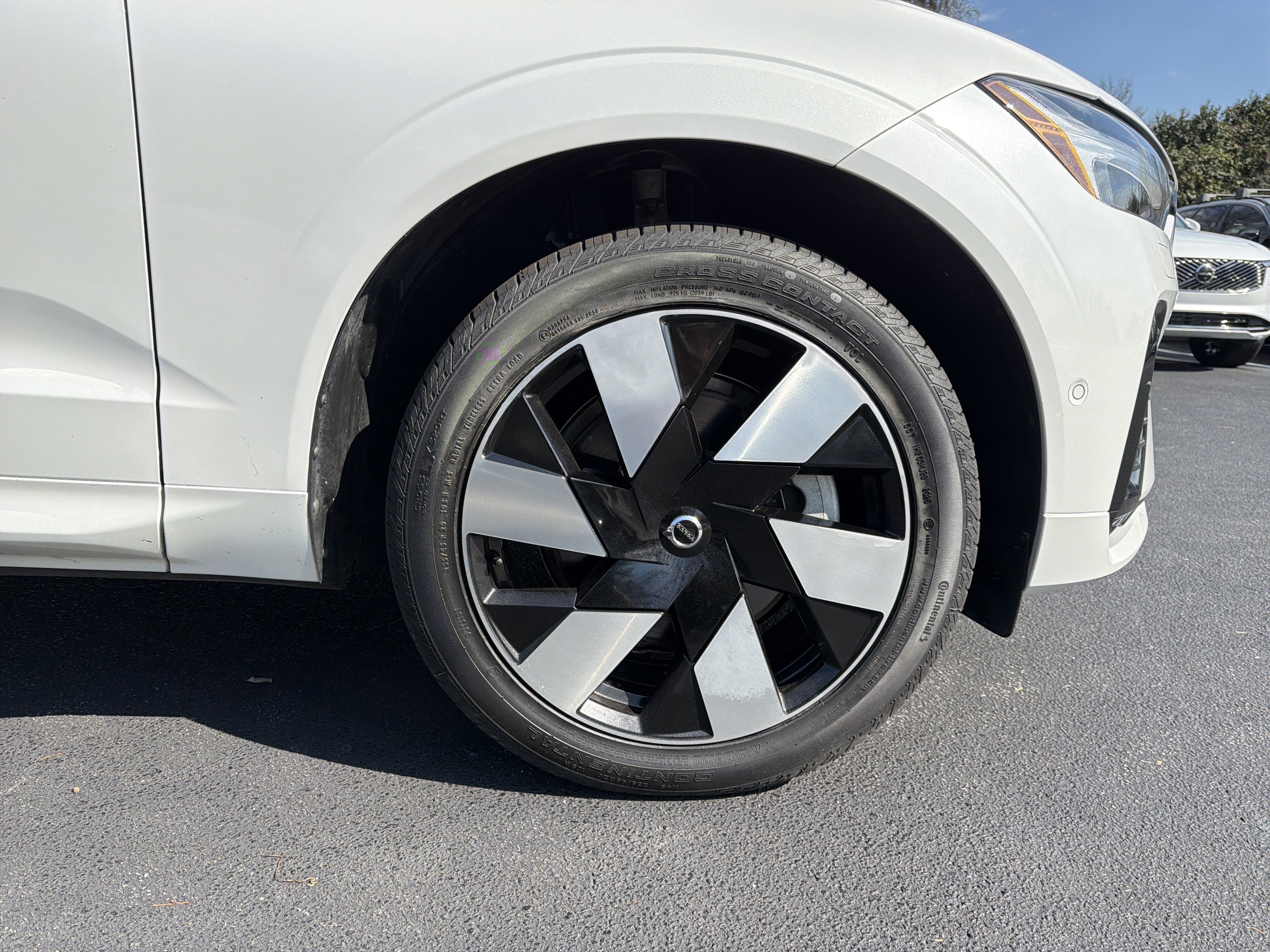 Certified 2024 Volvo XC60 T8 Plus image 13