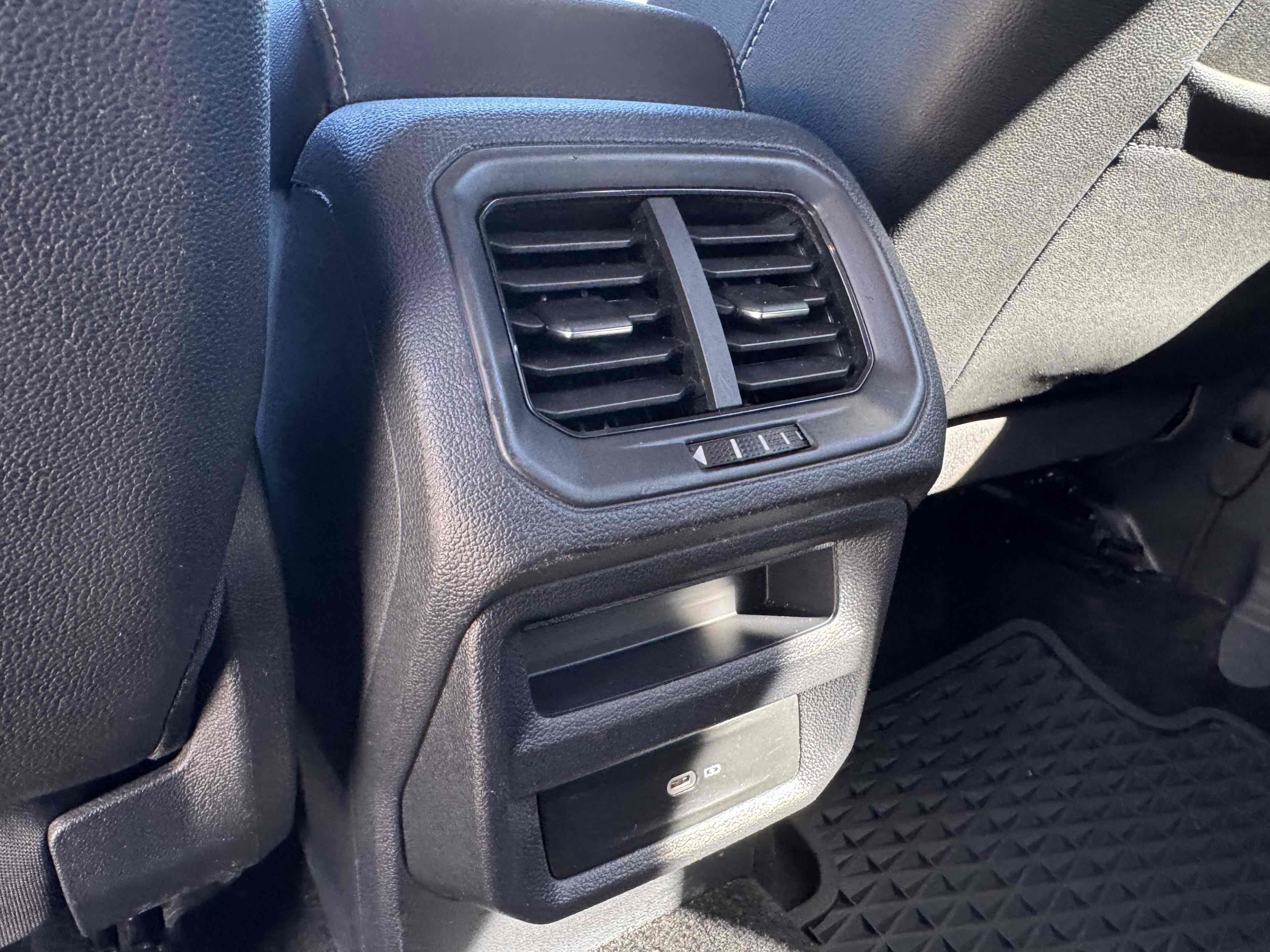 Used 2023 Volkswagen Taos SE FWD image 32