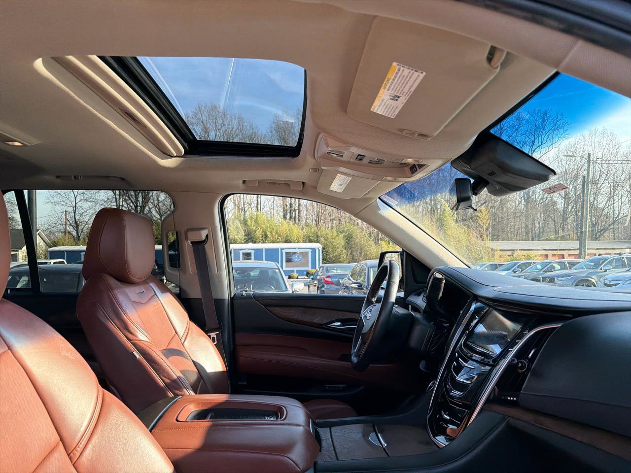 Used 2017 Cadillac Escalade Luxury image 18