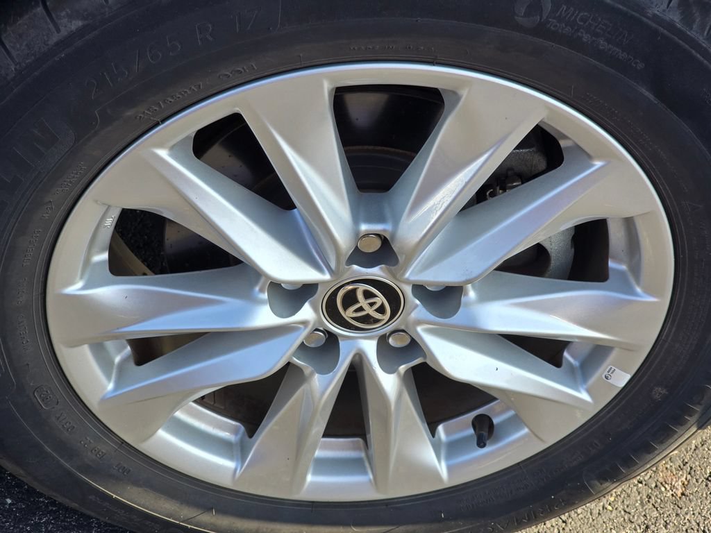Used 2024 Toyota Corolla Cross LE AWD/4WD image 20