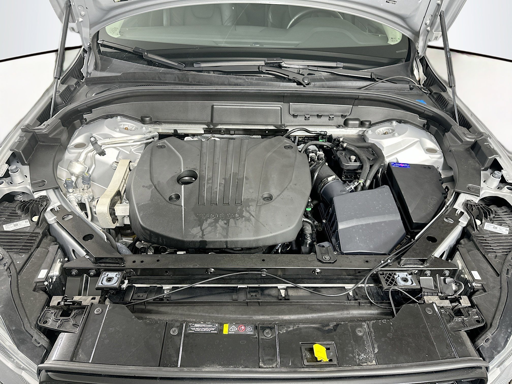 Used 2025 Volvo XC60 B5 Plus image 33