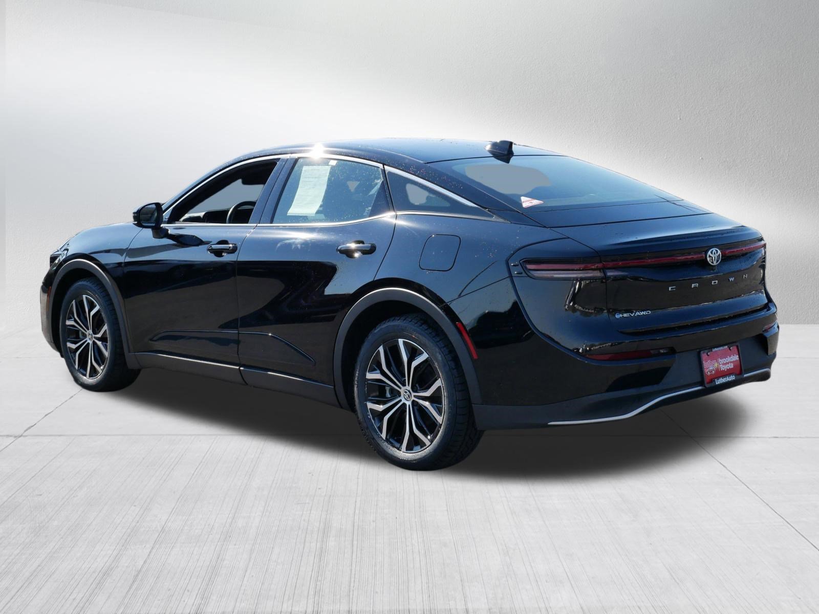 Certified 2025 Toyota Crown AWD/4WD image 5