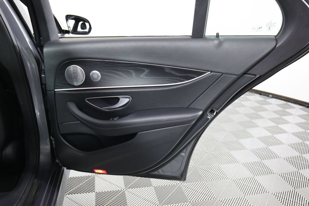 Used 2019 Mercedes-Benz E 300 4MATIC image 23