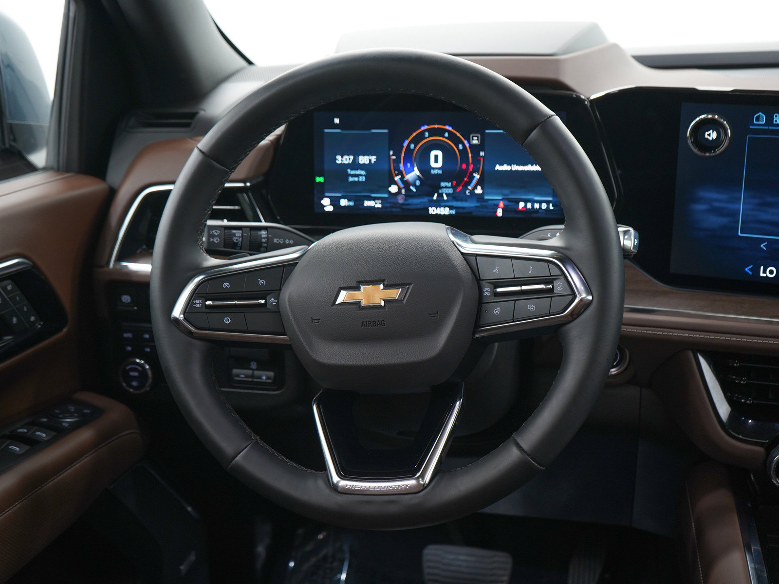 Used 2025 Chevrolet Tahoe High Country AWD/4WD image 19