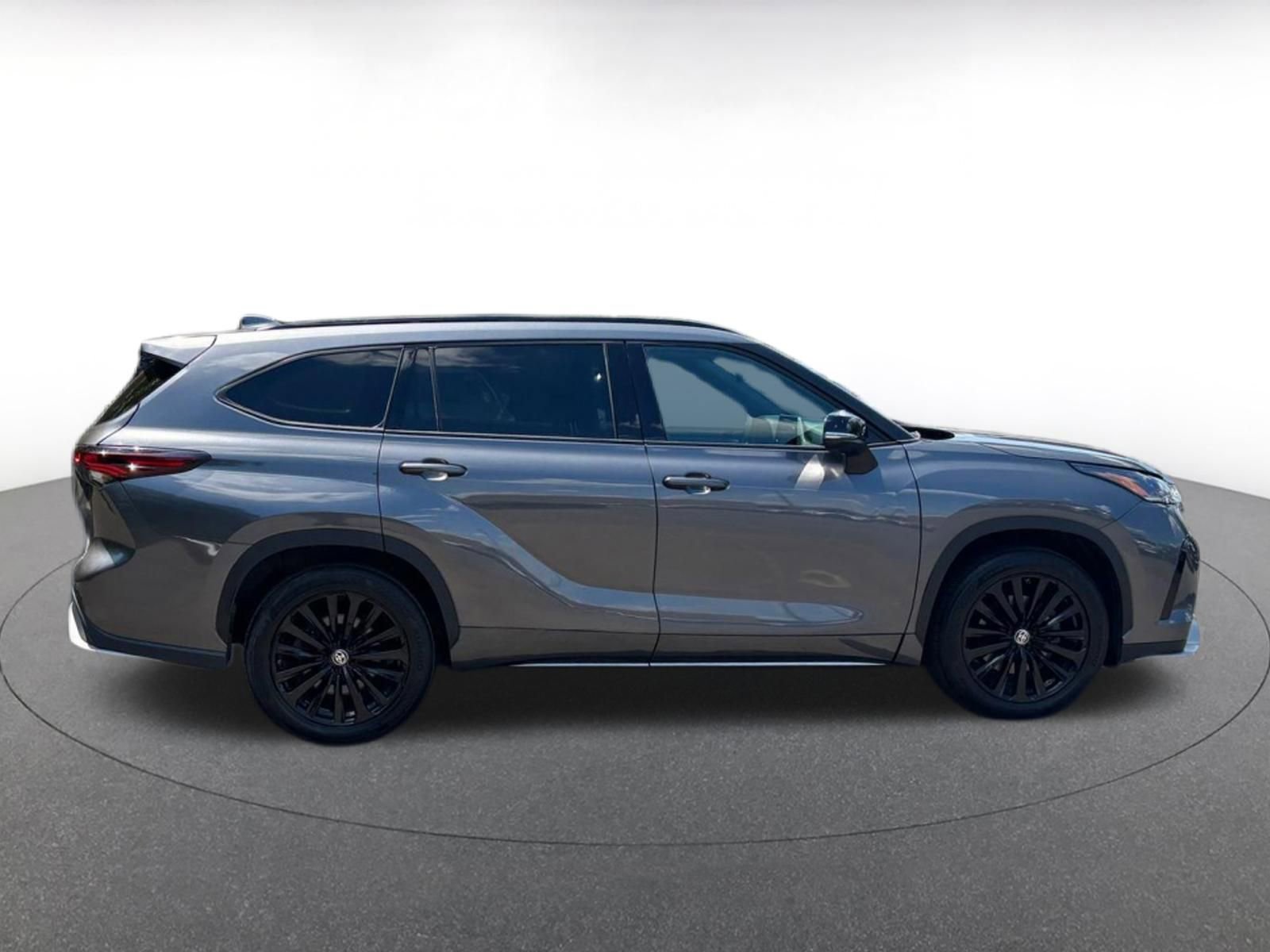 Used 2024 Toyota Highlander XSE FWD image 22
