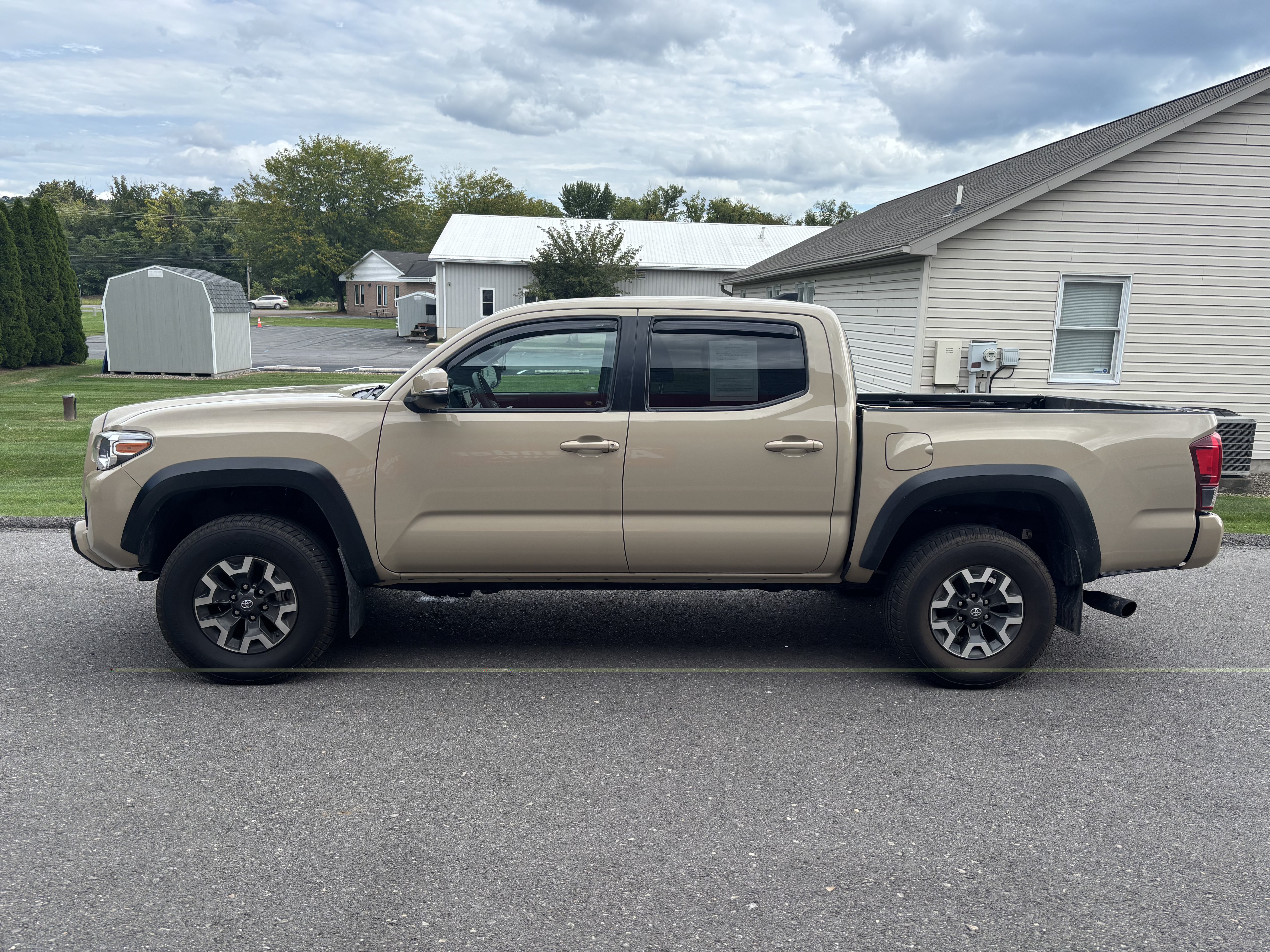 Used 2019 Toyota Tacoma TRD Off-Road w/ Technology Package AWD/4WD image 6