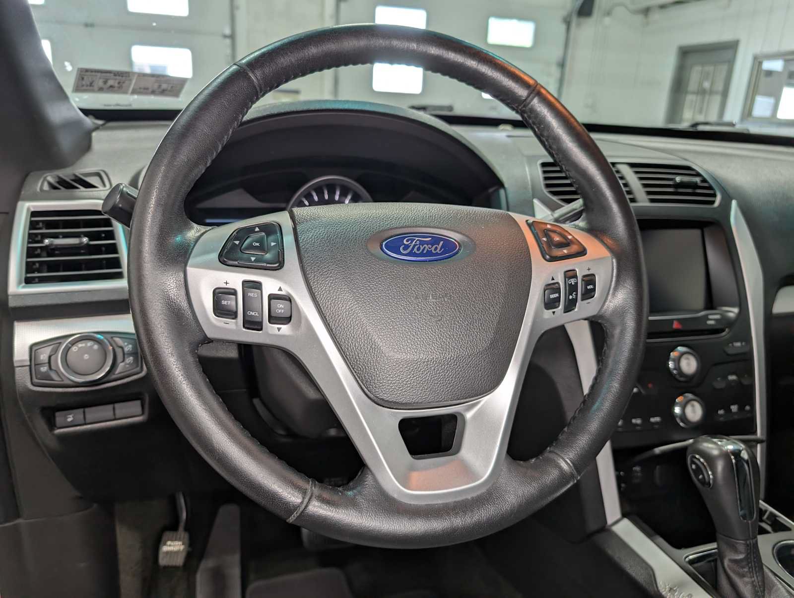 Used 2015 Ford Explorer XLT w/ Equipment Group 202B AWD/4WD image 34