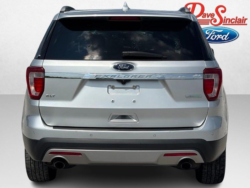 Used 2016 Ford Explorer XLT w/ Equipment Group 202A FWD image 8