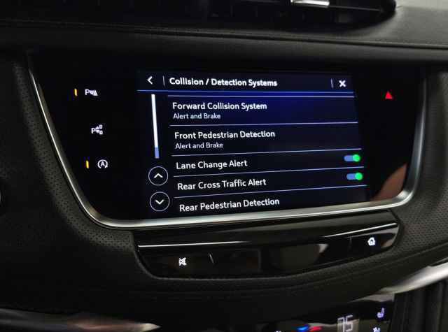 Certified 2023 Cadillac XT5 Sportv w/ Technology Package AWD/4WD image 32