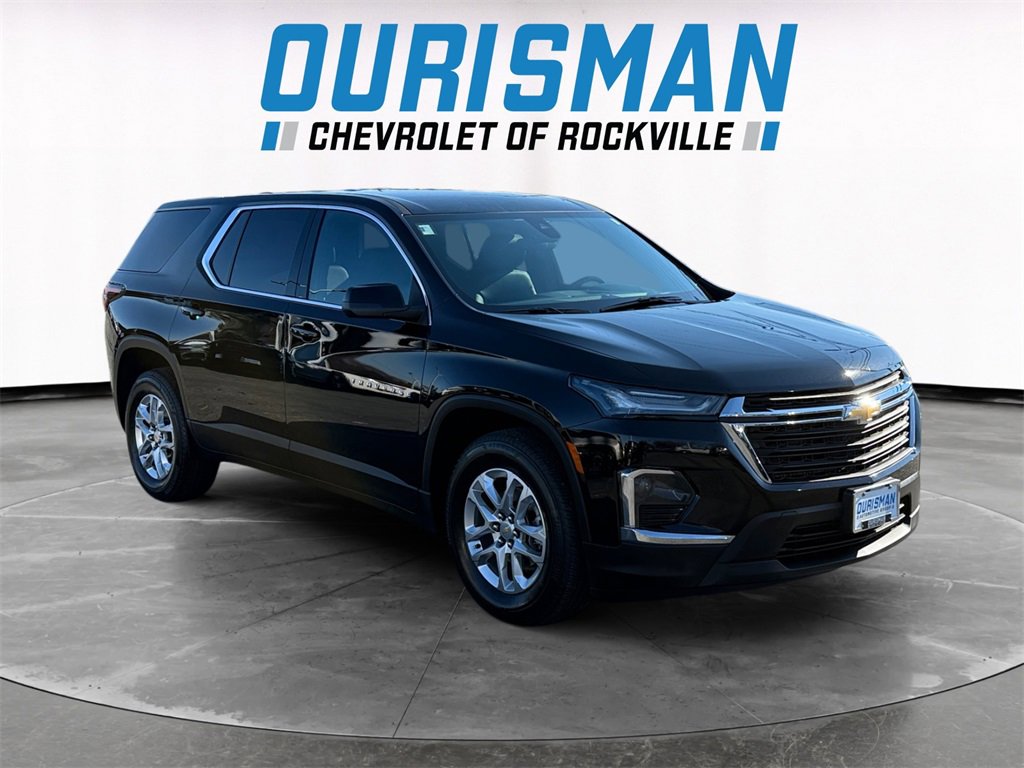 Used 2023 Chevrolet Traverse LS image 1
