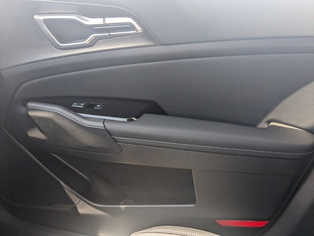 Used 2024 Kia Sportage EX image 18