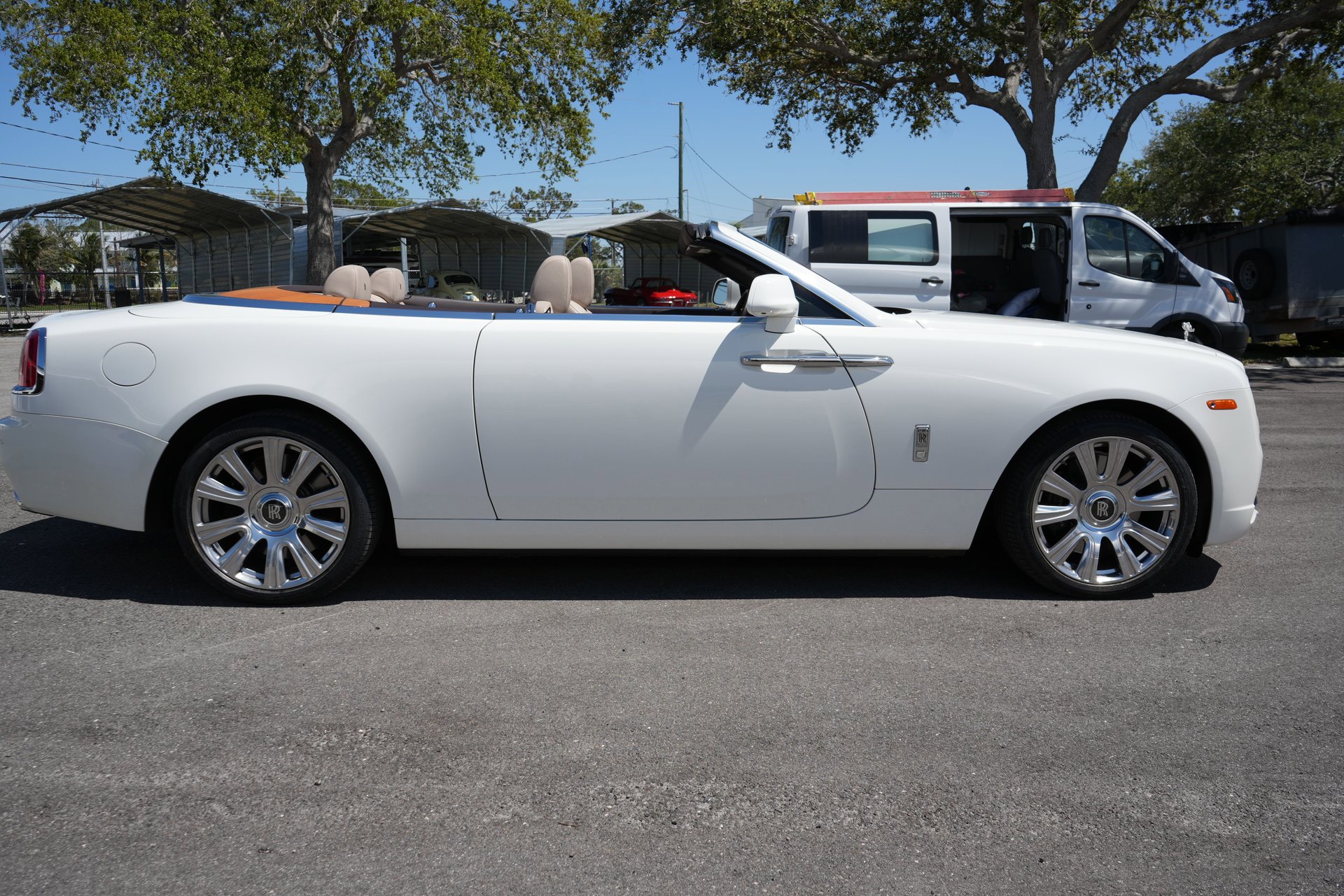 Used 2017 Rolls-Royce Dawn image 16