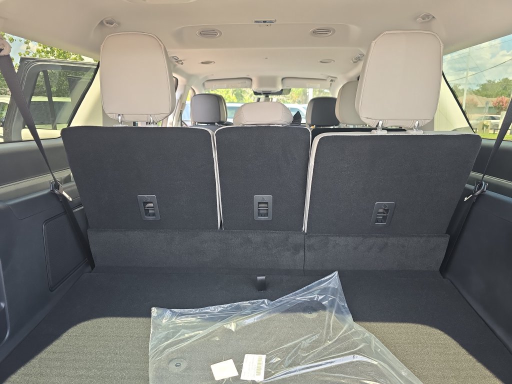 New 2026 Lincoln Navigator L Premier AWD/4WD image 23