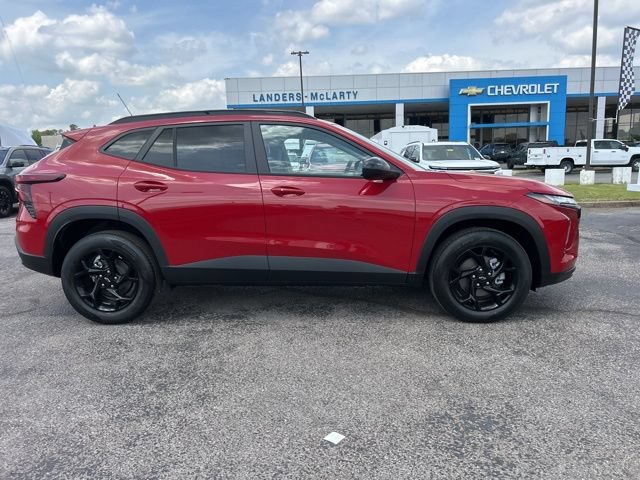 New 2026 Chevrolet Trax LT w/ Midnight Edition FWD image 2