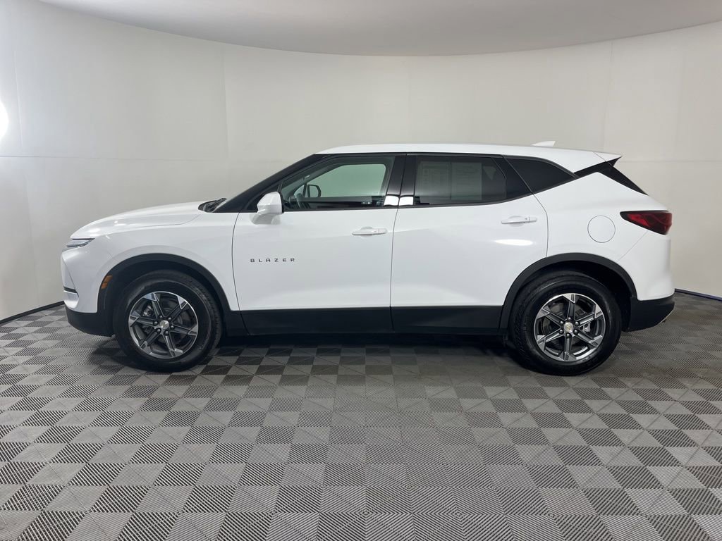 Certified 2025 Chevrolet Blazer LT image 2