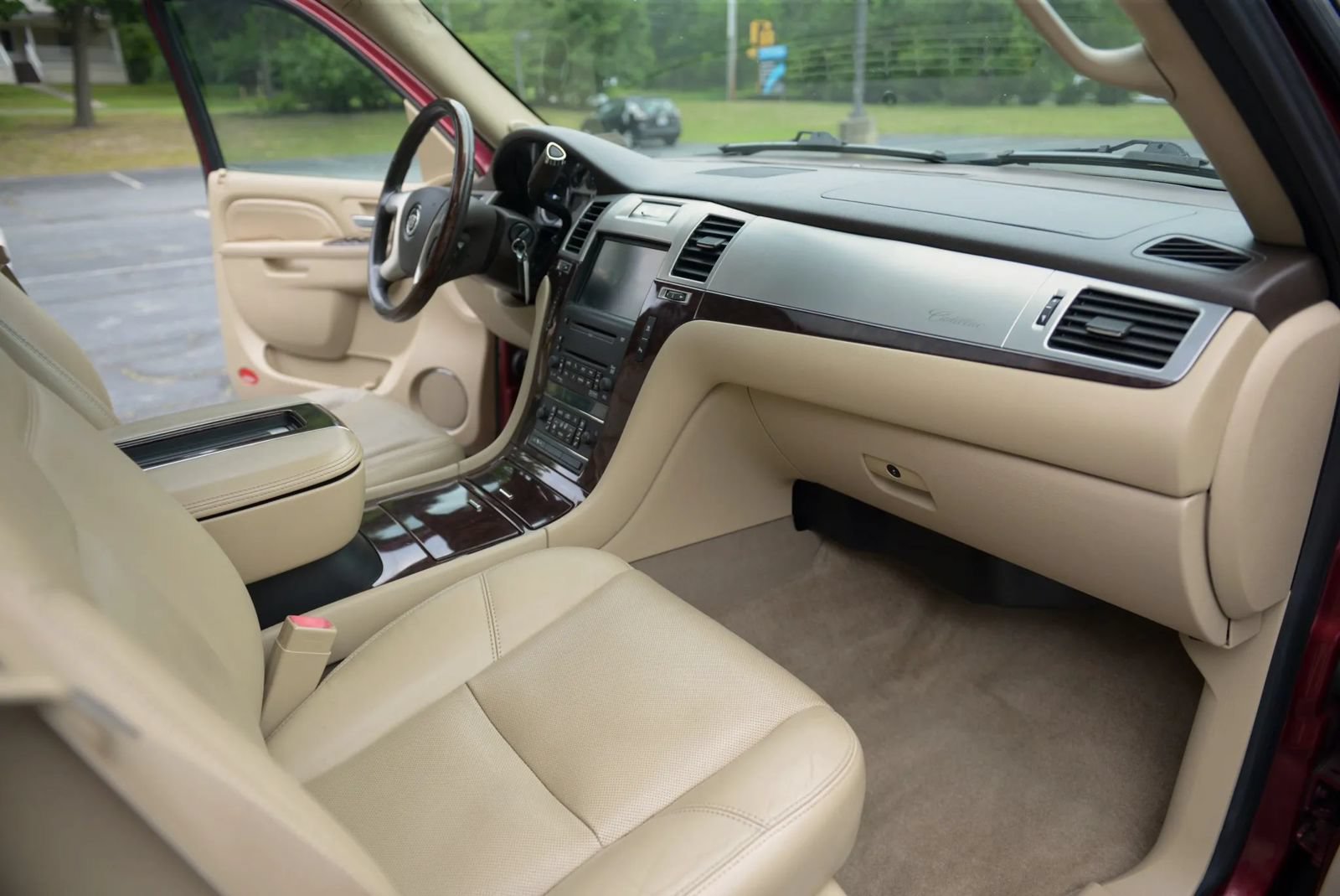 Used 2010 Cadillac Escalade Luxury AWD/4WD image 86