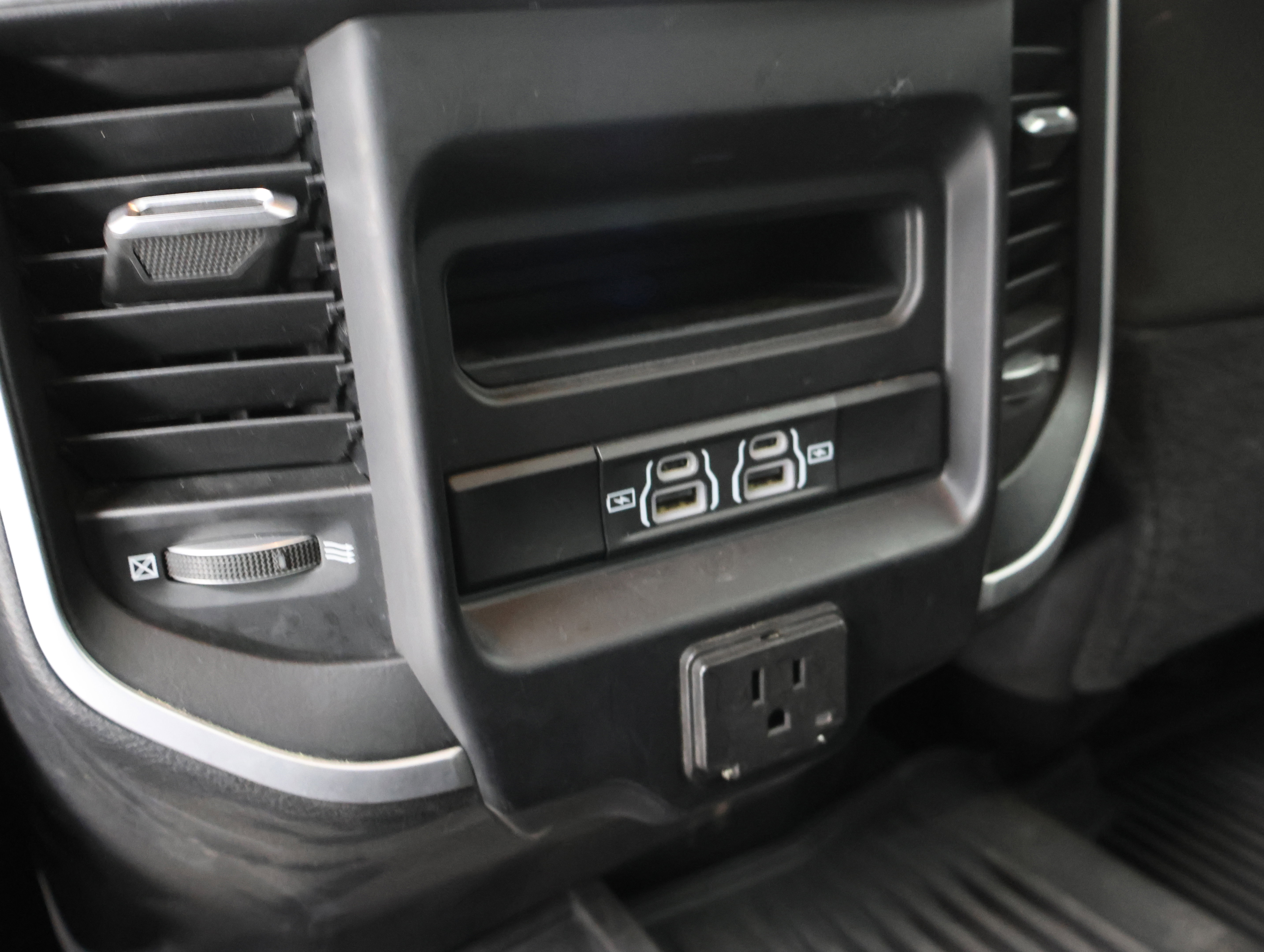 Used 2022 RAM 2500 Big Horn w/ Level C Equiment Group AWD/4WD image 37