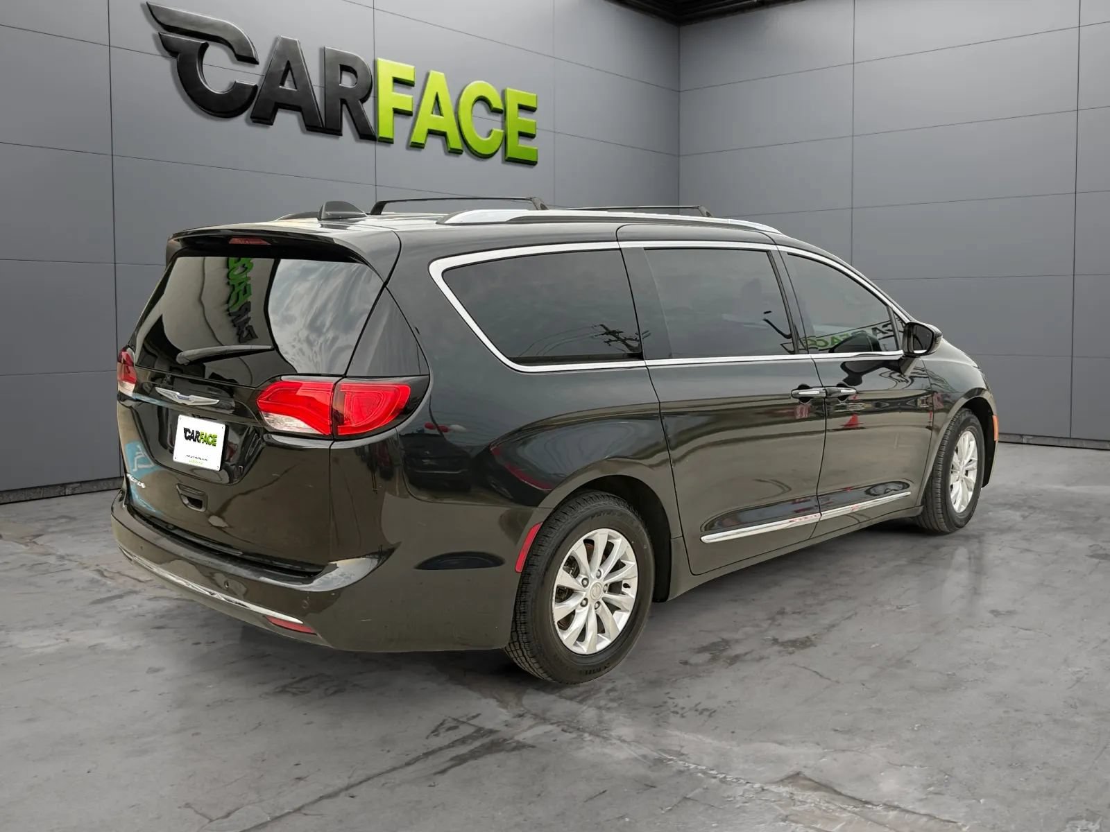 Used 2019 Chrysler Pacifica Touring-L FWD image 13