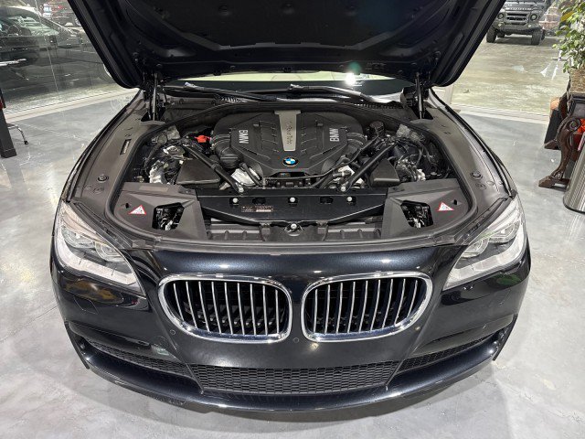Used 2014 BMW 750i RWD image 14