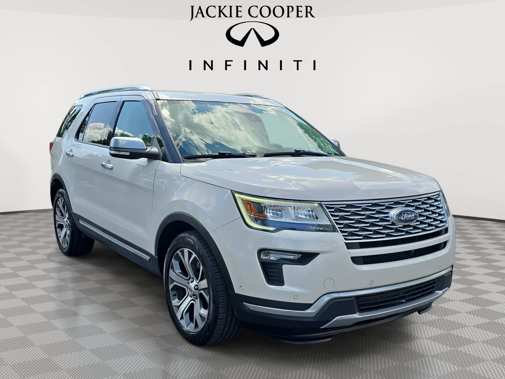 Used 2018 Ford Explorer Platinum AWD/4WD image 3