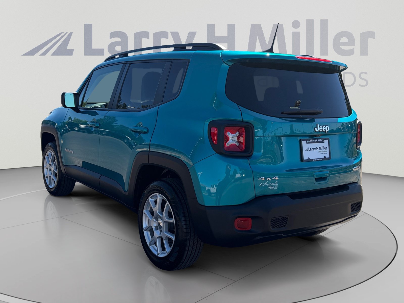 Used 2022 Jeep Renegade Latitude w/ Convenience Group AWD/4WD image 3