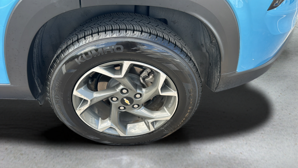 Used 2025 Chevrolet Trax LT FWD image 18