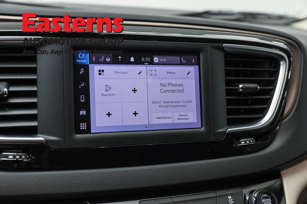Used 2022 Chrysler Voyager LX FWD image 19