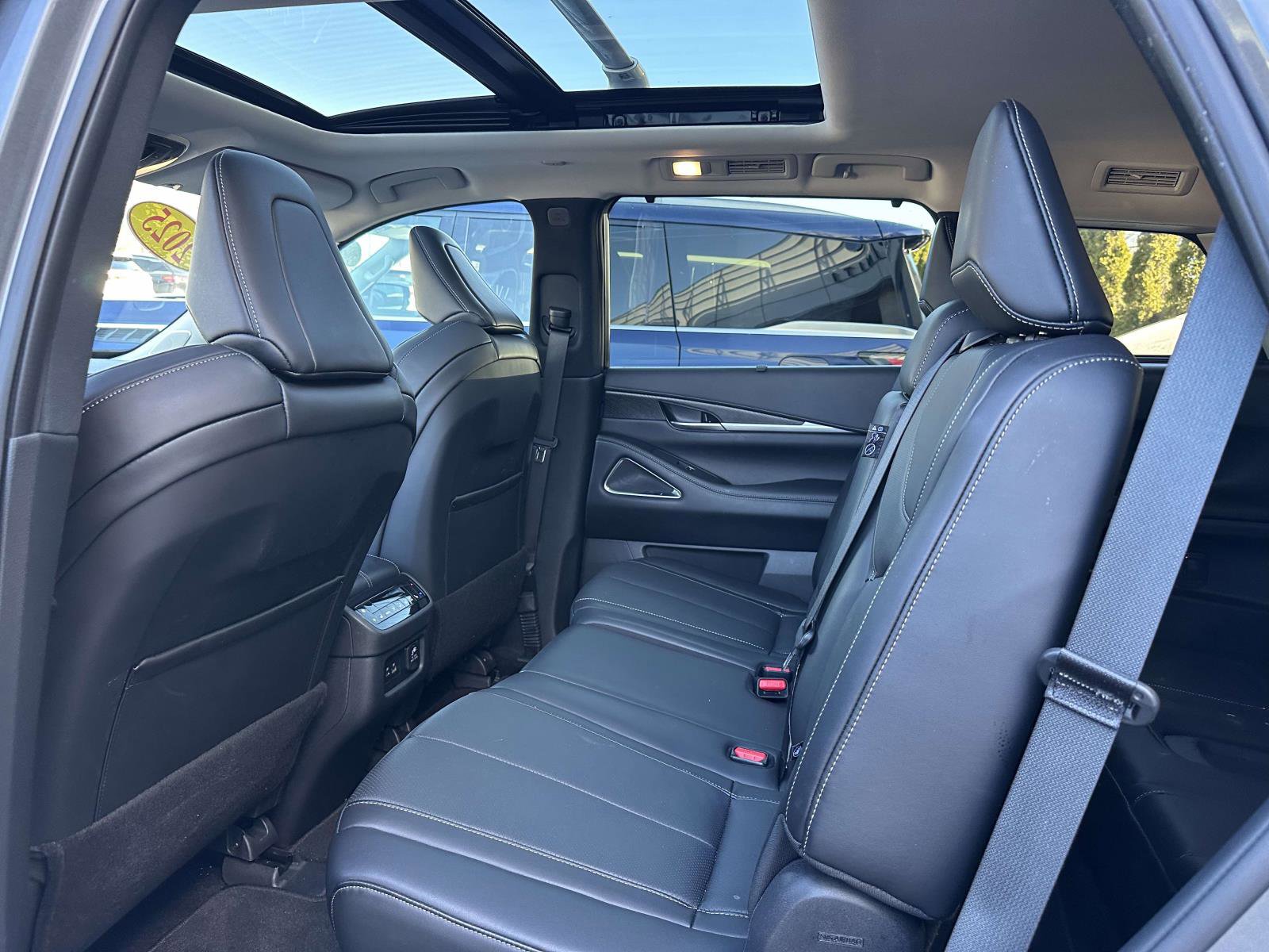 Used 2025 INFINITI QX60 Sensory w/ Vision Package image 10