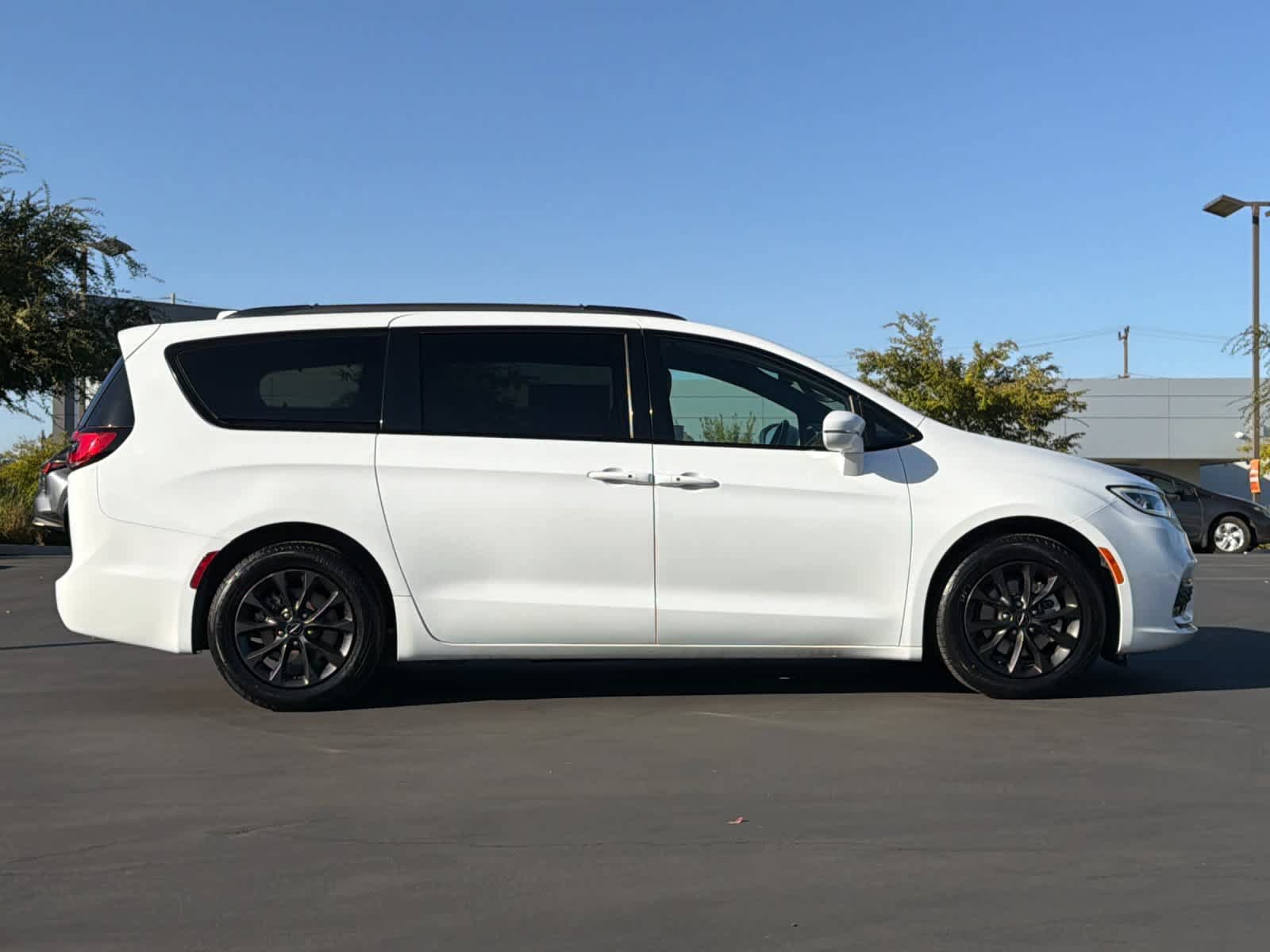 Used 2021 Chrysler Pacifica Touring-L w/ S Appearance Package FWD image 6