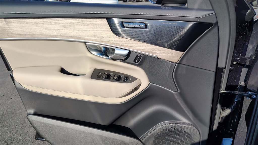 New 2026 Volvo XC90 B6 Plus image 8