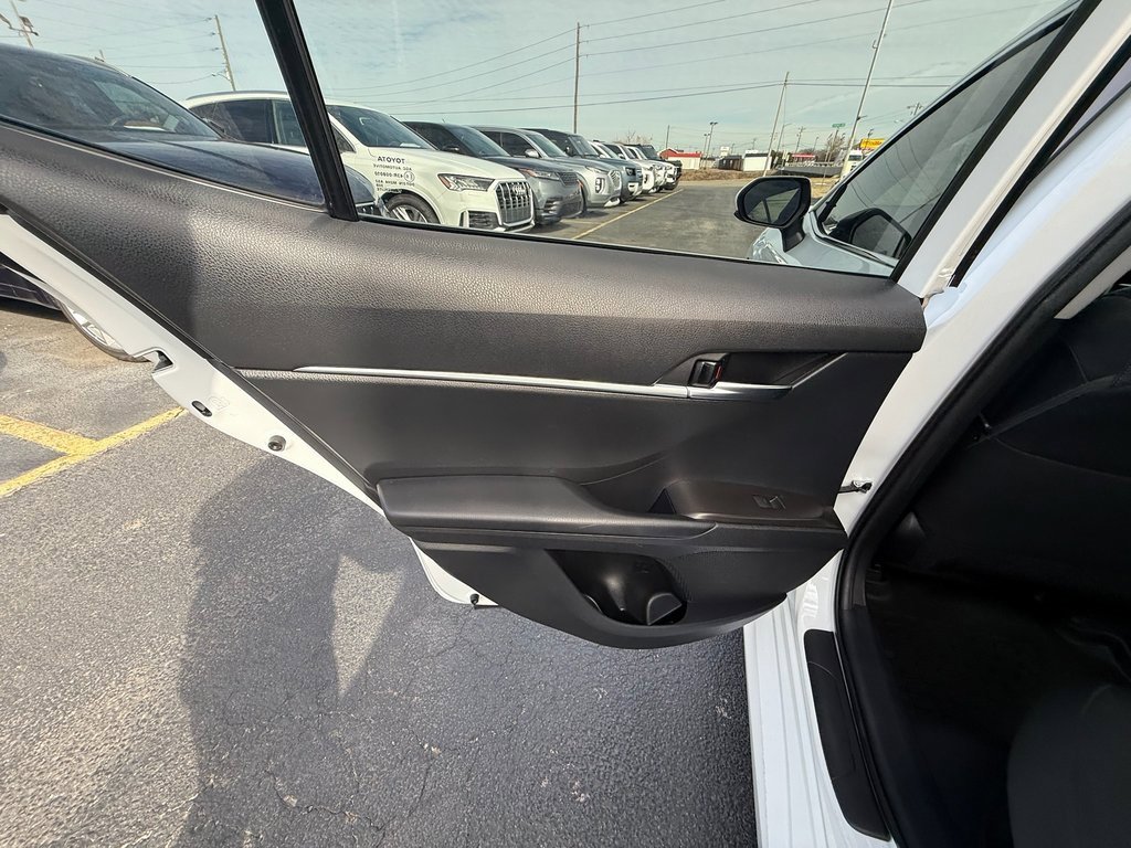 Used 2022 Toyota Camry LE image 17