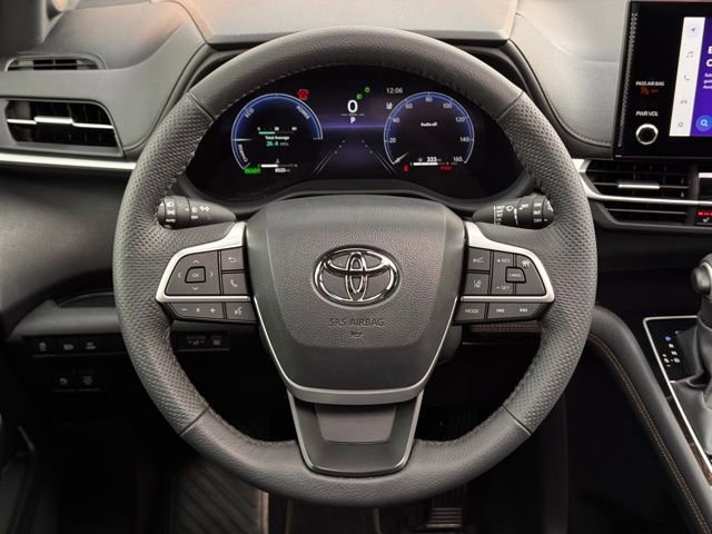 Used 2025 Toyota Sienna Limited image 7
