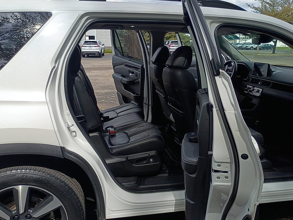 Certified 2023 Honda Pilot Touring image 15