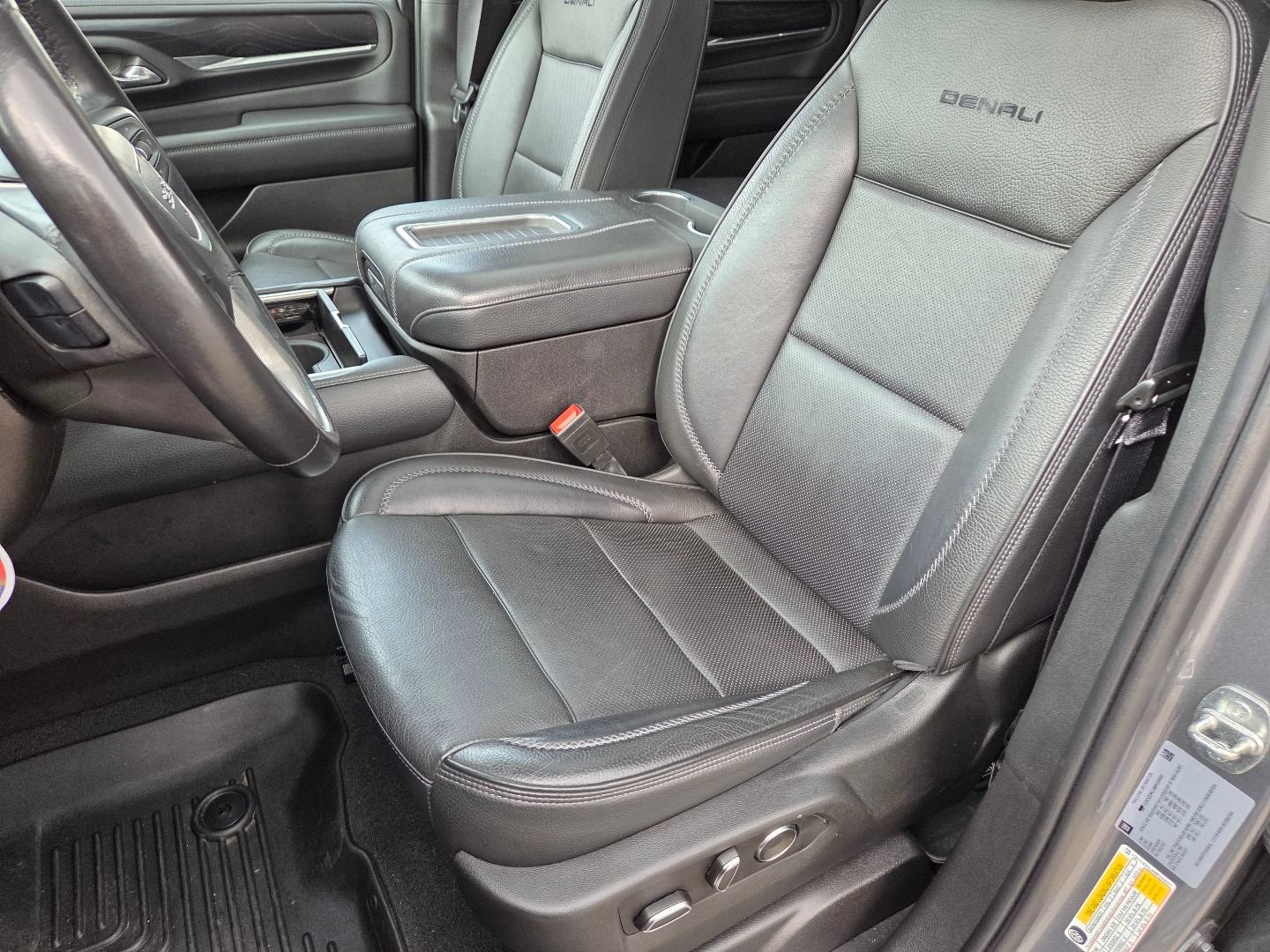 Used 2021 GMC Yukon Denali w/ Denali Premium Package AWD/4WD image 27