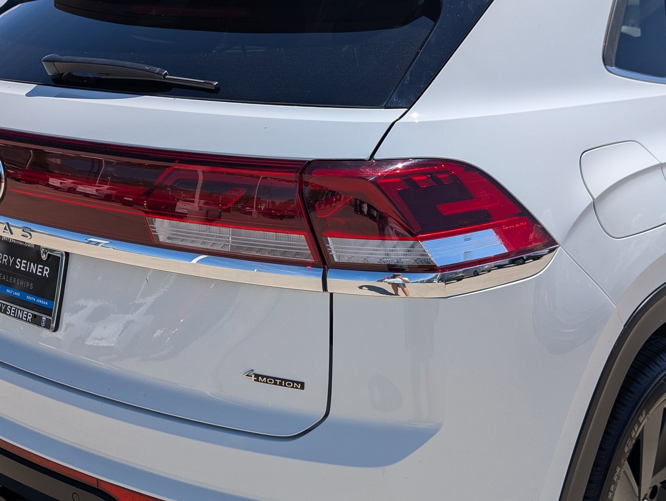 Used 2024 Volkswagen Atlas Cross Sport SE image 12