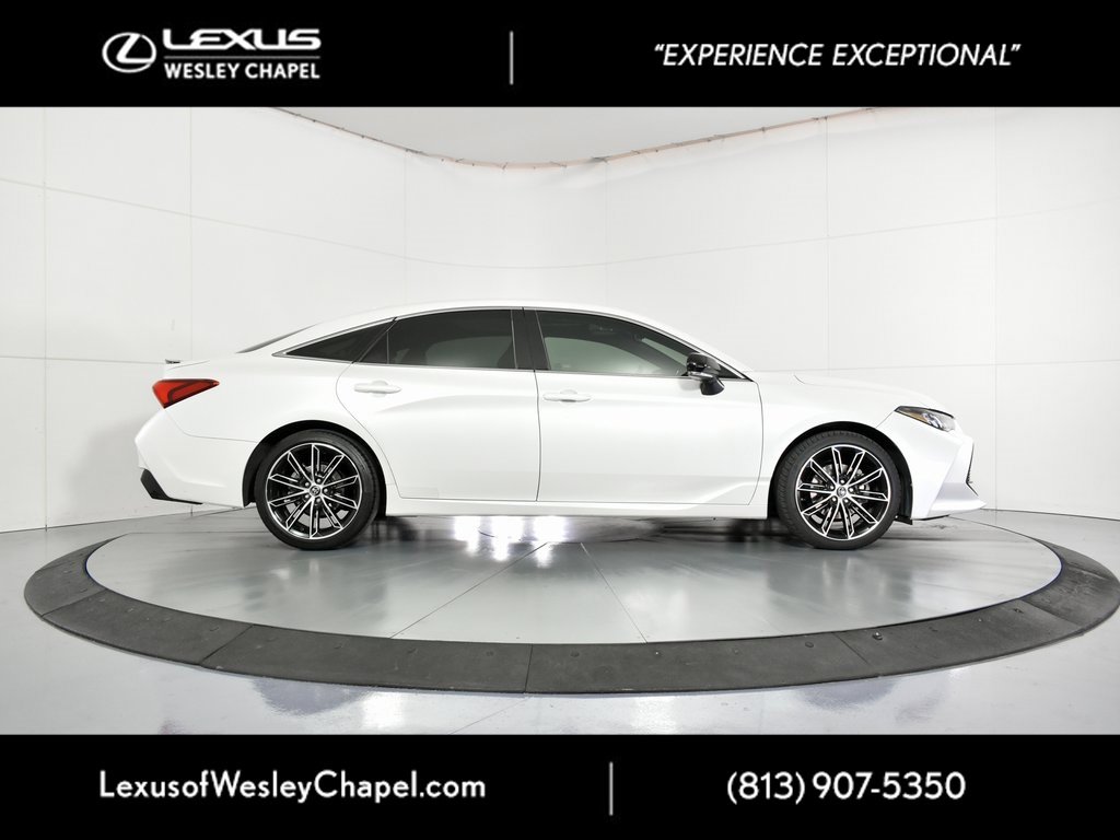 Used 2019 Toyota Avalon XSE image 4