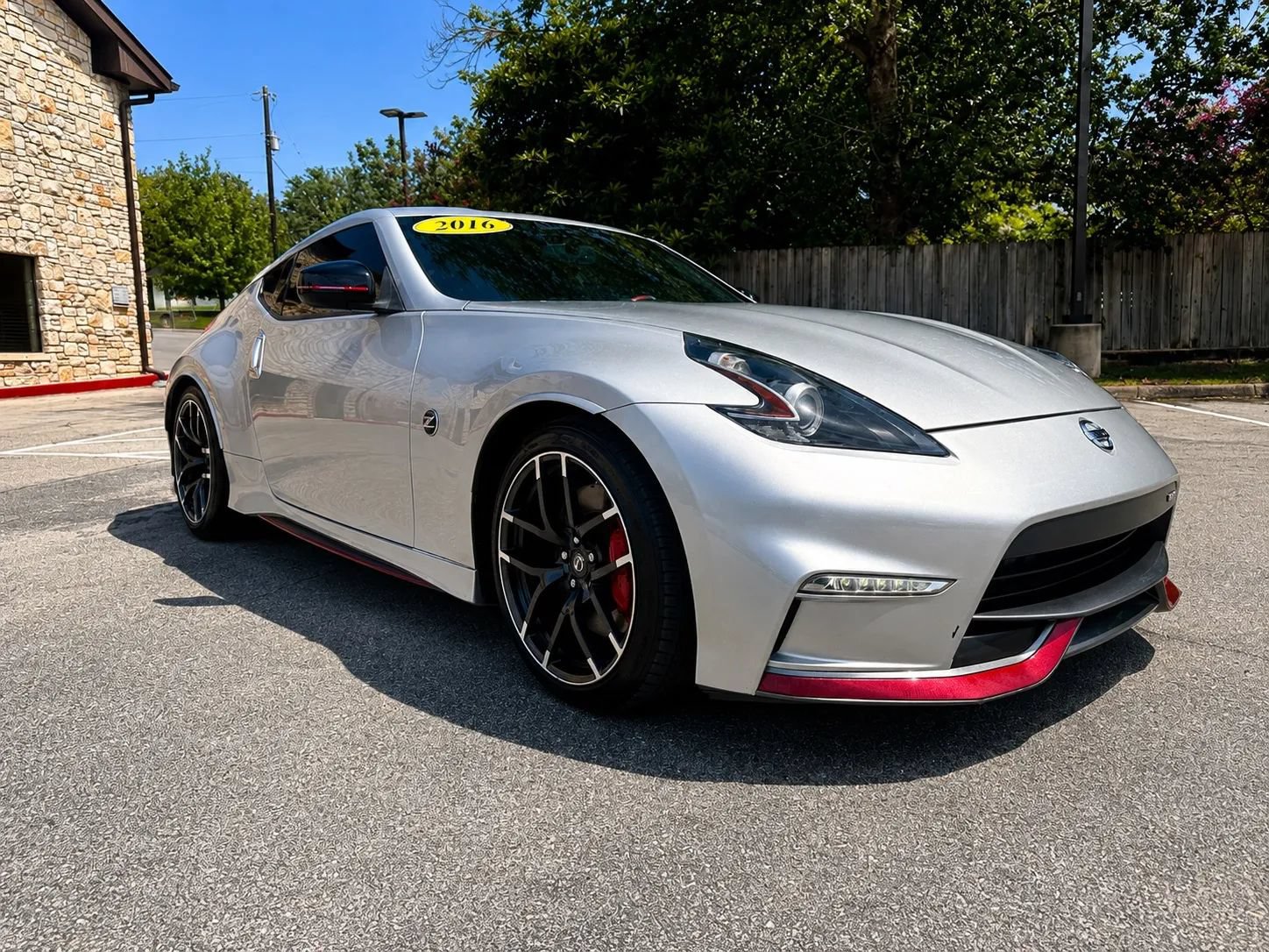 Used 2016 Nissan 370Z NISMO RWD image 3