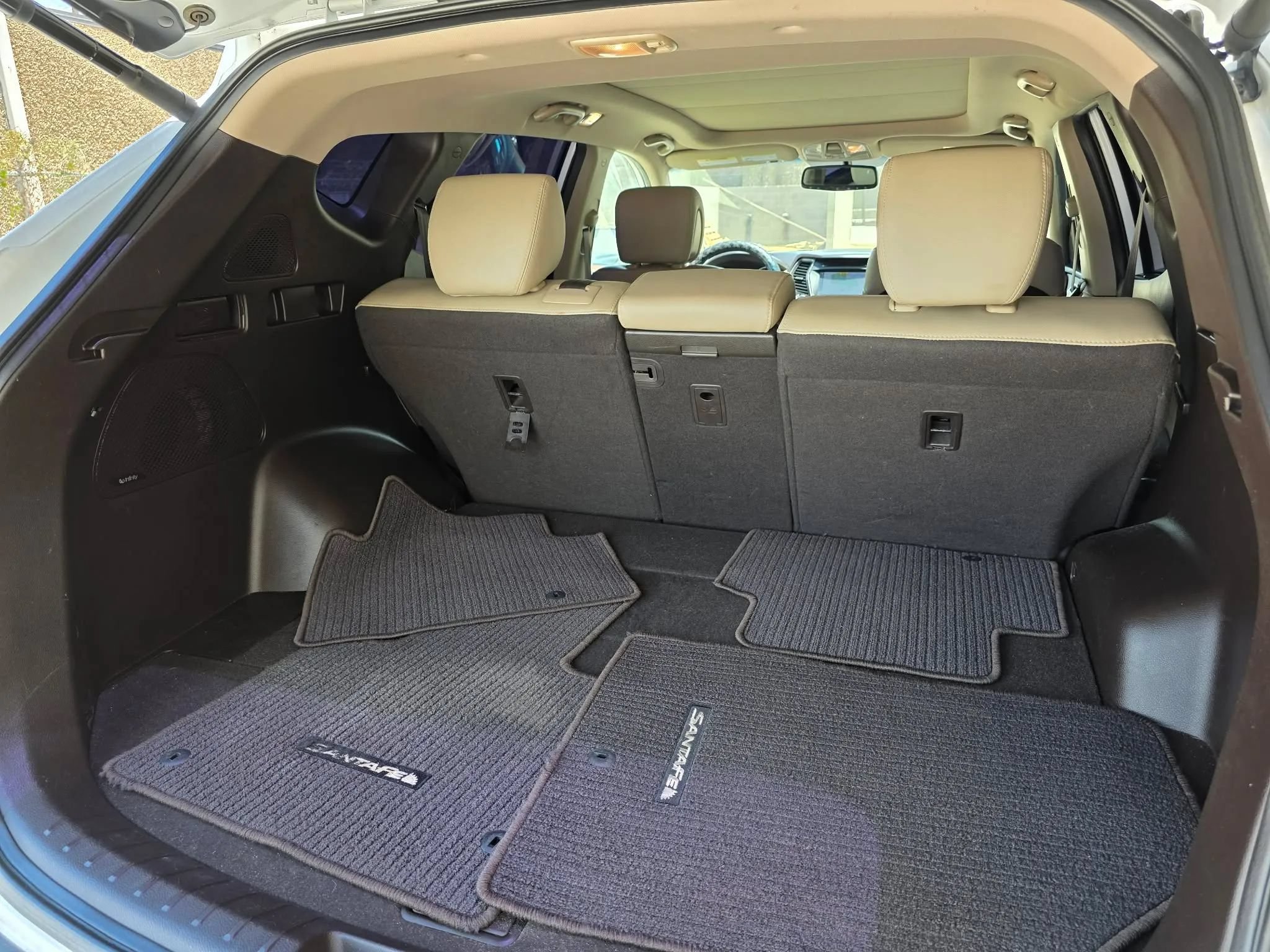 Used 2018 Hyundai Santa Fe Sport w/ Cargo Package FWD image 5