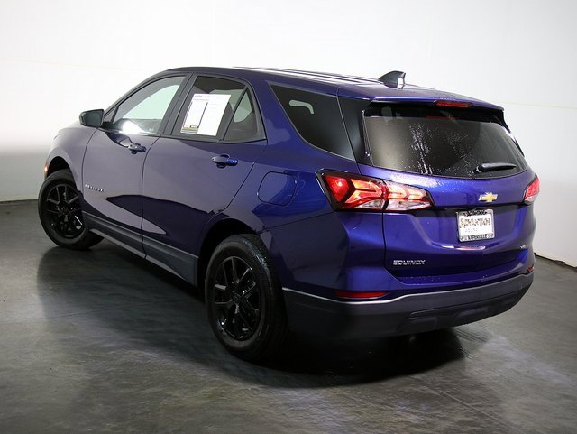 Used 2023 Chevrolet Equinox LS w/ LS Convenience Package image 2