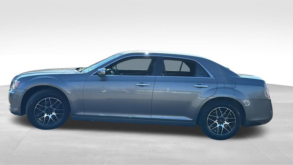 Used 2011 Chrysler 300 Limited image 4