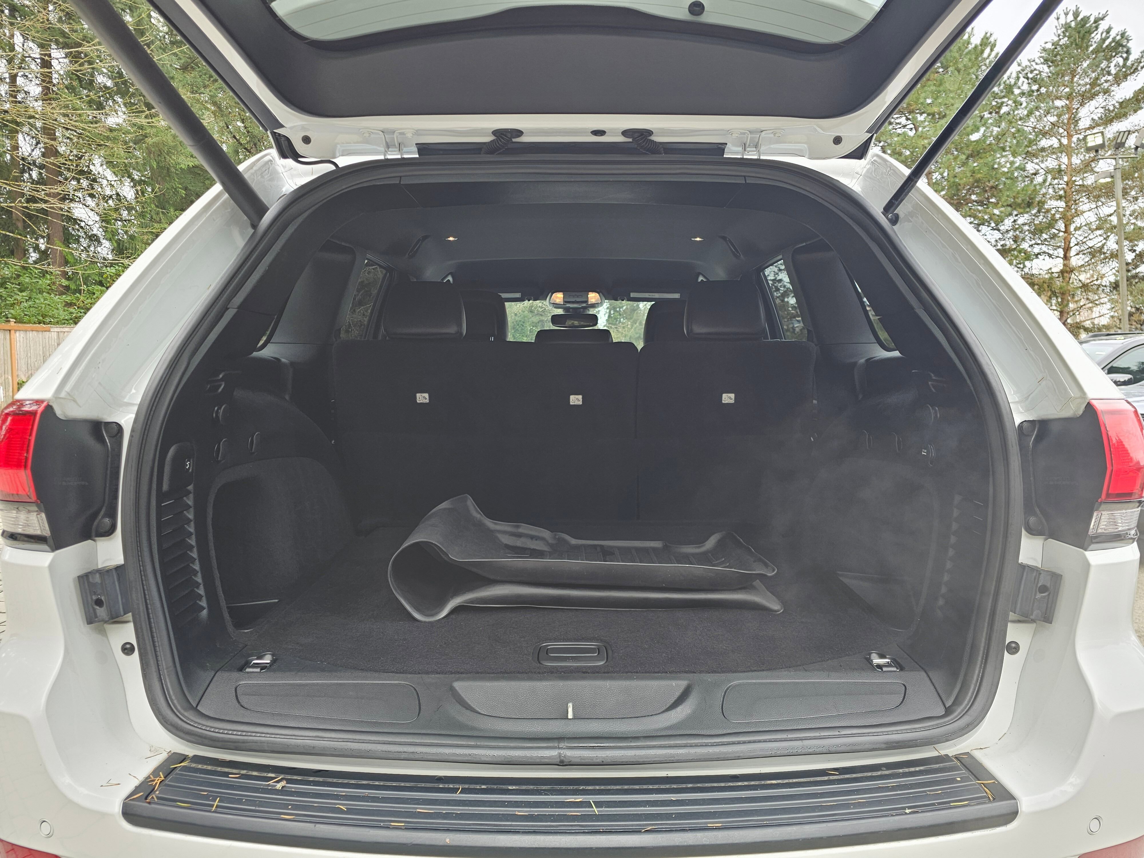 Used 2018 Jeep Grand Cherokee Altitude AWD/4WD image 14
