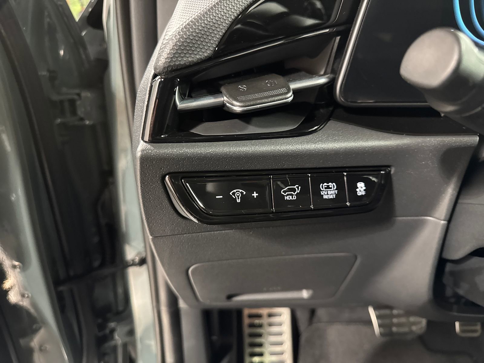 Used 2025 Kia Niro SX Touring FWD image 18