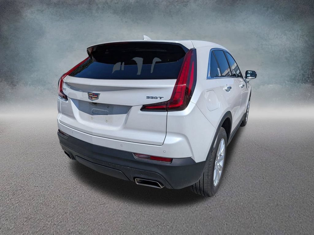 Used 2023 Cadillac XT4 Luxury w/ Cold Weather Package FWD image 9