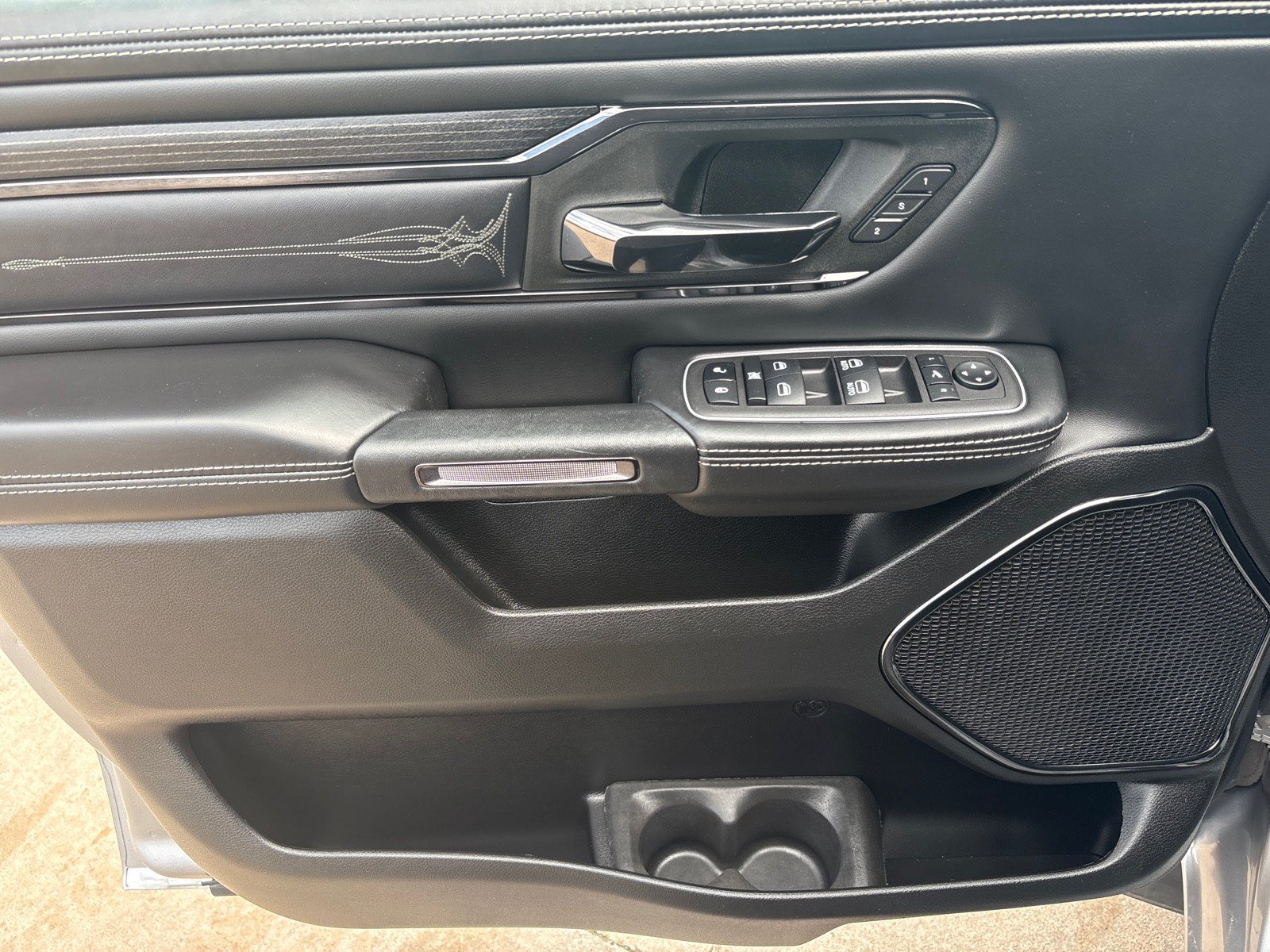 Used 2023 RAM 1500 Limited w/ Body Color Bumper Group AWD/4WD image 8
