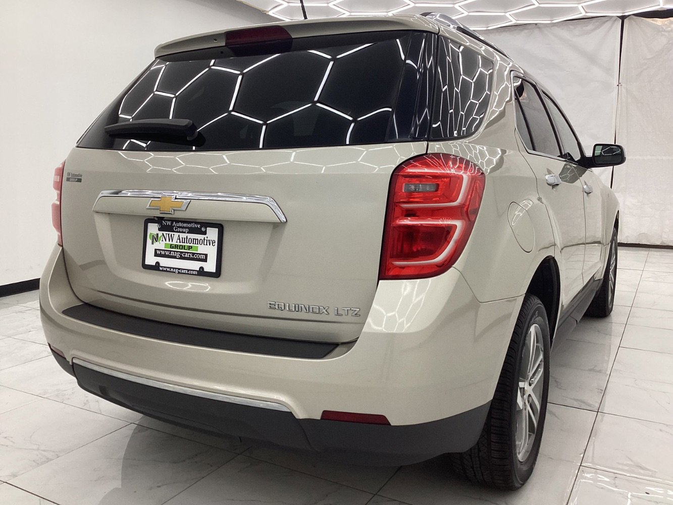 Used 2016 Chevrolet Equinox LTZ w/ Enhanced Convenience Package image 9